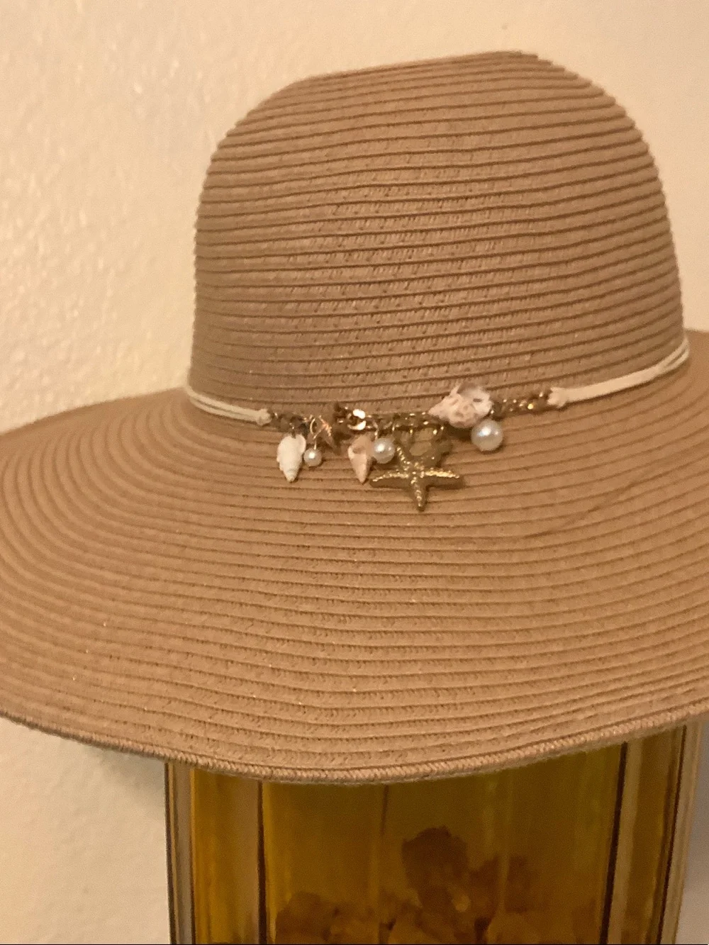 Elegant Tan Wide-Brim Straw Hat with Decorative Shell Accents - Picture 2 of 6